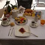 Minihotel Iris Bed & Breakfast 4*