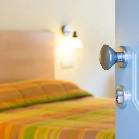 Minihotel Iris 4* مايوري