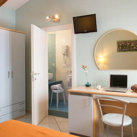 לינה וארוחת בוקר Minihotel Iris