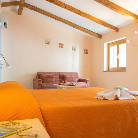Oda ve Kahvaltı Minihotel Iris 3*