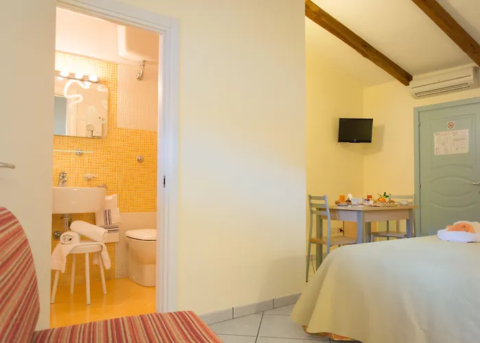 Bed & Breakfast Minihotel Iris 4*