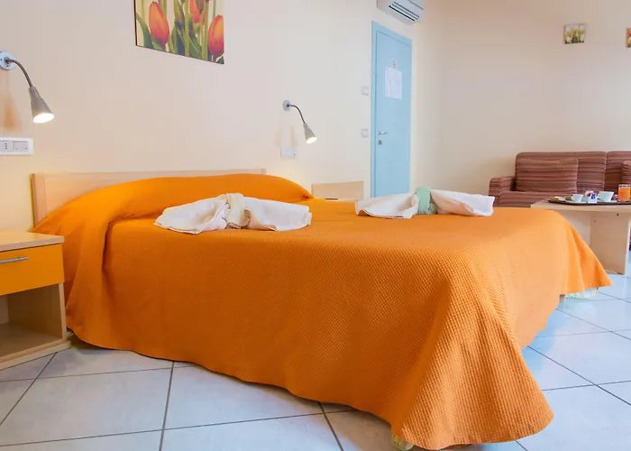 Minihotel Iris Bed & Breakfast 4*