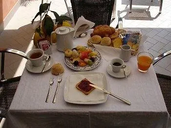 Minihotel Iris Bed & Breakfast 4*