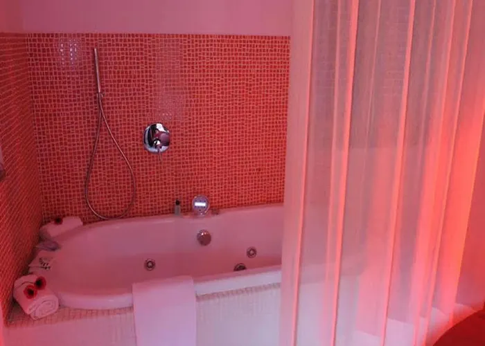 Minihotel Iris Bed & Breakfast 4*