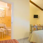 Minihotel Iris 住宿加早餐酒店 4*