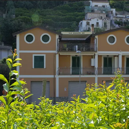 Minihotel Iris Bed & Breakfast 4*