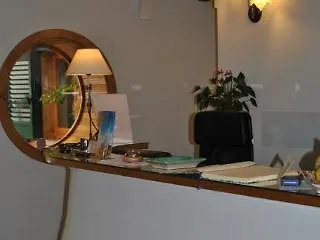 Minihotel Iris Bed & Breakfast 4*